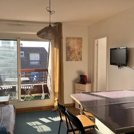 Apartment Superb Flat With Sea Views *